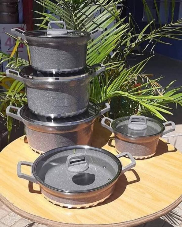 10 PIECE GOOD QUALITY COOKWARE SETt7y